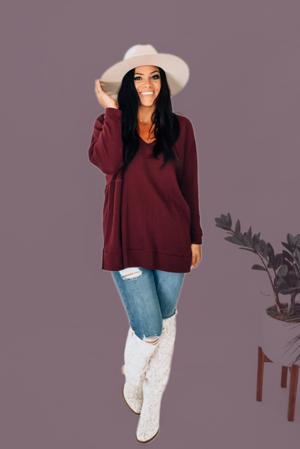 WINE COLORED OVERSIZED LIGHTWEIGHT WAFFLEK KNIT VNECK TUNIC TOP. 65% POLYESTER 30% RAYON 5% SPANDEX. AMANDA IS 5’6 WEARING A SMALL.
S 0-4
M 6-10
L 12-16
XL 16-18