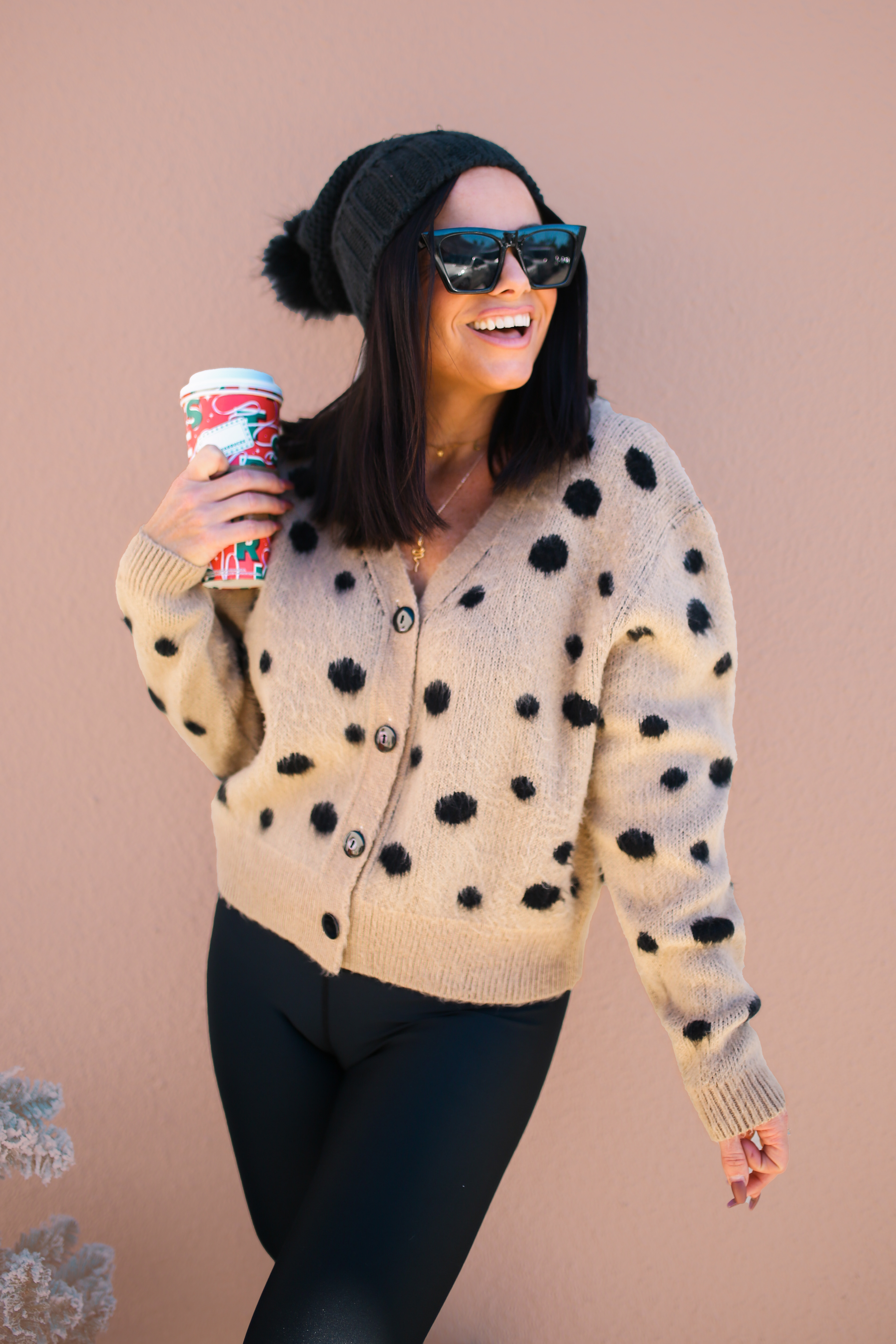 TAUPE CARDIGAN WITH BLACK DALMATION SPOTS. SUPER SOFT KNIT FABRIC. LARGE BLACK BUTTONS. 100% ACRYLIC. STEPHANIE IS 5’4 SIZE 4, WEARING SMALL. SARA IS A SIZE 0, 5’1 WEARING A SMALL.
S 0-4
M 6-10
L 12-16