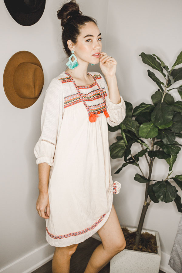 LONG SLEEVE, FLOWY, BOHOHEMIAN
EMBROIDERED DRESS WITH POCKETS.
70% COTTON, 30% RAYON.
SMALL 0-4
MEDIUM 6-10
LARGE 12-14