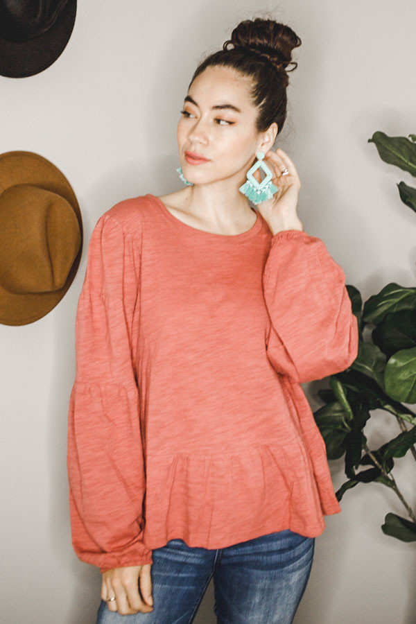 LONG SLEEVE, BUBBLE SLEEVE TOP.
SHORTER IN LENGTH WITH A FLOWY BOTTOM.
100% COTTON.
SMALL 0-4
MEDIUM 6-10
LARGE 12-14
