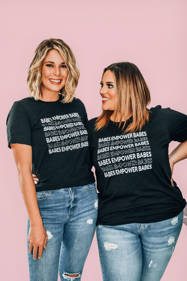 BLACK “BABES EMPOWER BABES” GRAPHIC TEE. 90% COTTON, 10% POLYESTER. AMANDA IS 5’7 SIZE 2, WEARING SMALL. NIKI IS A SIZE 14, WEARING A XLARGE.
XS 00-0
S 0-4
M 4-8
L 8-12
XL 12-16