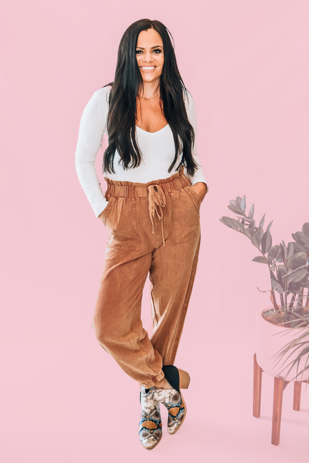 OVERSIZED BOHO, PAPERBAG PANTS. DISTRESSED COLORING. ELASTIC, NONFUNCTIONAL TIE WAIST AND ELASTIC ANKLES. LIGHTWEIGHT MATERIAL. 100% COTTON. STEPHANIE IS 5'1 SIZE 4, WEARING A SMALL.
S 0-4
M 4-8
L 8-10
XL 12-14