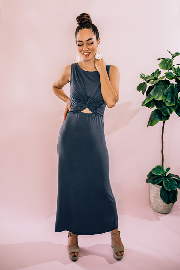 CHARCOAL, SLEEVELESS, ROUND NECKLINE MAXI DRESS WITH TWIST AND CUT OUT DETAIL AT FRONT. MODEL INFO: PIPER – SIZE 0, 5’5” WEARING A SMALL. NIKI – SIZE 14, 5’4”, WEARING A LARGE.
95% POLYESTER, 5% SPANDEX
SMALL 0-4
MEDIUM 6-10
LARGE 12-14