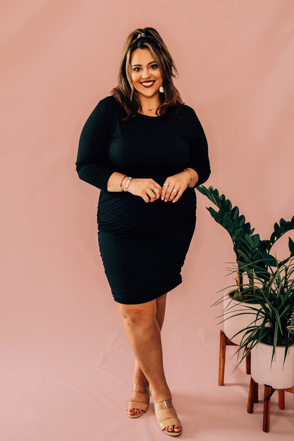 BLACK, ROUND NECK, 3/4 MIDI DRESS WITH RUCHED DETAIL ON SIDES. 95% RAYON, 5% SPANDEX. PIPER IS 5’4”, SIZE 0, WEARING A SMALL. NIKI IS SIZE 14, WEARING A XLARGE.
XS 0-2
S 4-6
M 8-10
L 12-14
XL 14-16