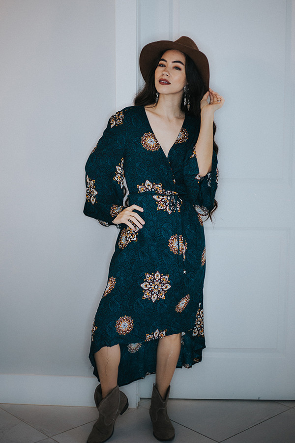 PRINT WRAP DRESS WITH WAIST TIE. 3/4 LENGTH SLEEVES AND HI/LOW HEM. LINED NON-SHEER.
100% RAYON.
COMES IN HUNTER GREEN AND TOFFEE MIX.
SMALL 0-4 MEDIUM 6-8 LARGE 10-12