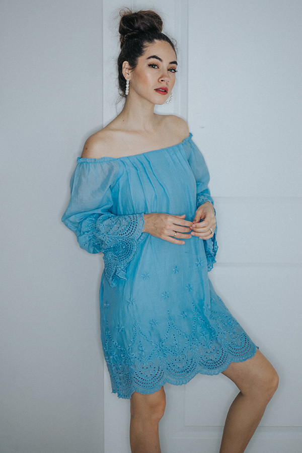 BLUE OFF THE SHOULDER DRESS. SCALLOPED HEM WITH EMBROIDERED DESIGN ON BOTTOM OF DRESS AND BELL SLEEVE.
100% COTTON
SMALL 4-6 MEDIUM 8-10 LARGE 12-14