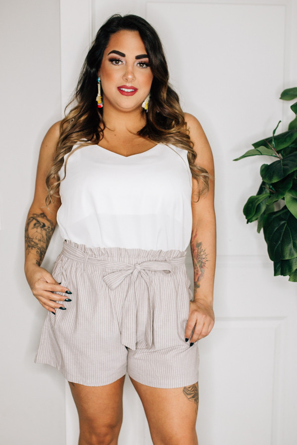 PLUS SIZE PAPER BAG WITH BOW SHORTS. TIE YARN DYE STRIPE. COMES IN BLACK/WHITE, BLUE/WHITE, AND KHAKI/WHITE COLOR COMBOS.
100% COTTON
XL 10-12
1X 12-14
2X 14-16