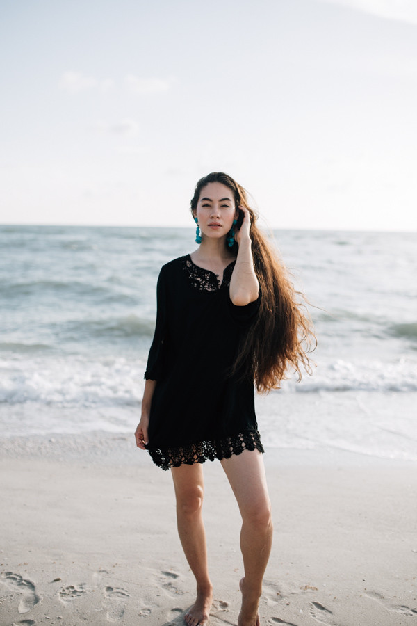 BLACK BEACH COVER UP WITH
LACE CROCHET DETAIL.
100% RAYON.
SMALL 0-4
MEDIUM 6-10
LARGE 12-14