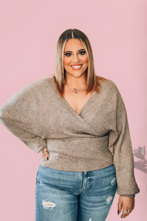 HEAVY, FINE SOFT SWEATER WITH DOLMAN SLEEVE. CRISS CROSS BACK AND FRONT. 52% VISCOSE, 30% POLYESTER, 18% NYLON. AMANDA IS 5’7 SIZE 2, WEARING A SMALL. NIKI IS 5’3 SIZE 14 WEARING AN XLARGE.
S 0-4
M 4-8
L 8-12
XL 12-16