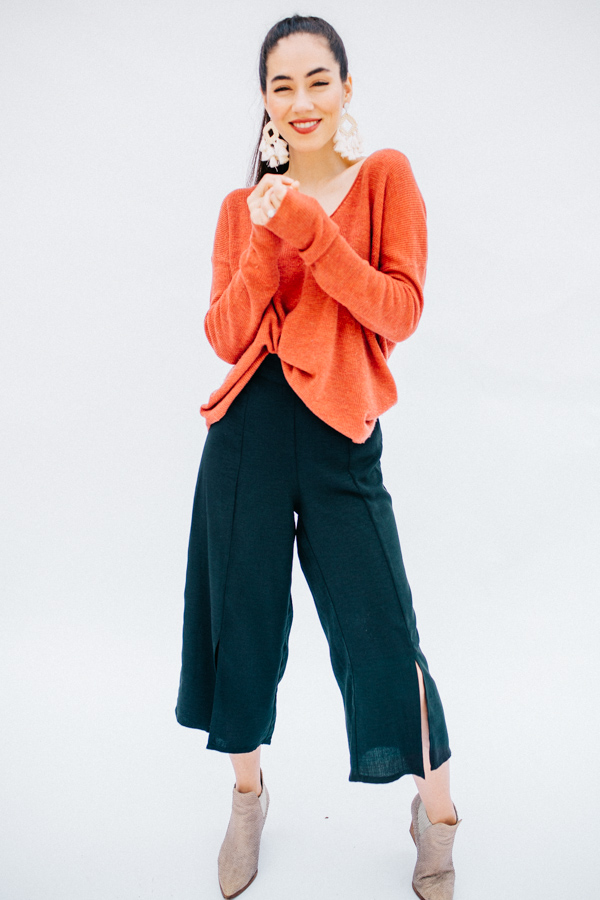 WIDE LEG PANTS WITH SLITS
END ELASTIC WAIST.
100% POLYESTER.
X-SMALL 0-2
SMALL 4-6
MEDIUM 8-10
LARGE 12-14
X-LARGE 16-18