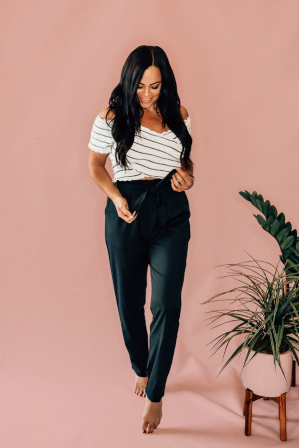BLACK PAPERBAG STYLE PANTS WITH ELASTIC WAISTBAND AND TIE SASH. 95% POLYESTER, 5% SPANDEX. STEPHANIE IS A SIZE 4, WEARING SMALL. NIKI IS A SIZE 14, WEARING THE XL.
XS 0-2
S 4-6
M 8-10
L 12-14
XL 14-16