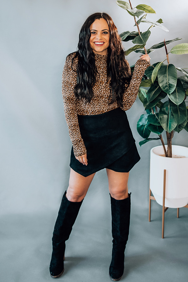 SUEDE BLACK SKORT, SHORTS IN THE BACK WITH A SIDE ZIPPER. ADDED ADDITIONAL 2" LENGTH. MODEL INFO: STEPHANIE - SIZE 4, 5'1", WEARING A SMALL.
100% POLYESTER
X-SMALL 0-2
SMALL 4-6
MEDIUM 6-8
LARGE 10-12
X-LARGE 12-14
