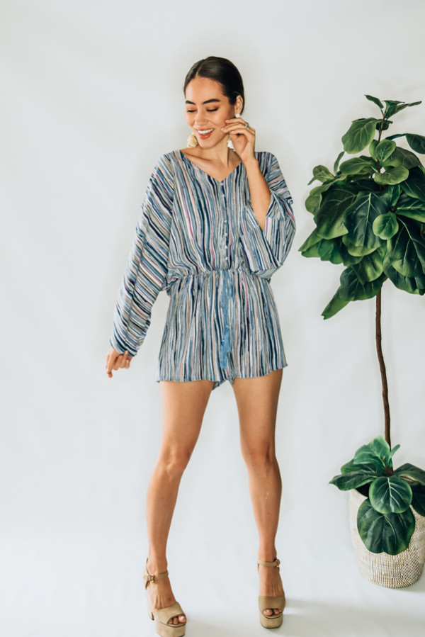 KIMONO SLEEVE, BLUE STRIPED ROMPER WITH TIE AT WAIST. MODEL INFO: STEPHANIE-SIZE 4, WEARING SMALL
100% POLYESTER
SMALL 0-4
MEDIUM 6-10
LARGE 10-14