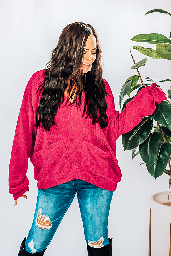 FUCHSIA, V-NECK CHENILLE SWEATER WITH FRONT POCKETS. LOOSE FITTING. MODEL INFO: STEPHANIE – 5’1”, SIZE 4, WEARING A SMALL.
100% POLYESTER
SMALL 4-6
MEDIUM 6-8
LARGE 8-10
X-LARGE 12-14