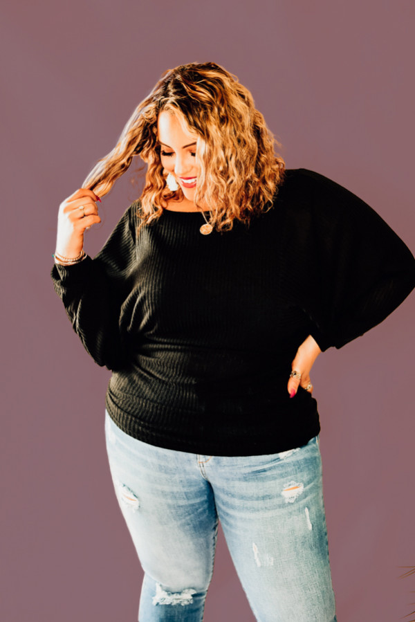 BLACK DOLMAN SLEEVE SWEATER TUNIC. AVAILABLE IN TWO COLORS, TAN AND BLACK. 95% POLYESTER, 5% SPANDEX. PIPER IS A SIZE 0, WEARING A SMALL. NIKI IS A SIZE 14 WEARING A LARGE.
S 0-4
M 4-8
L 8-12