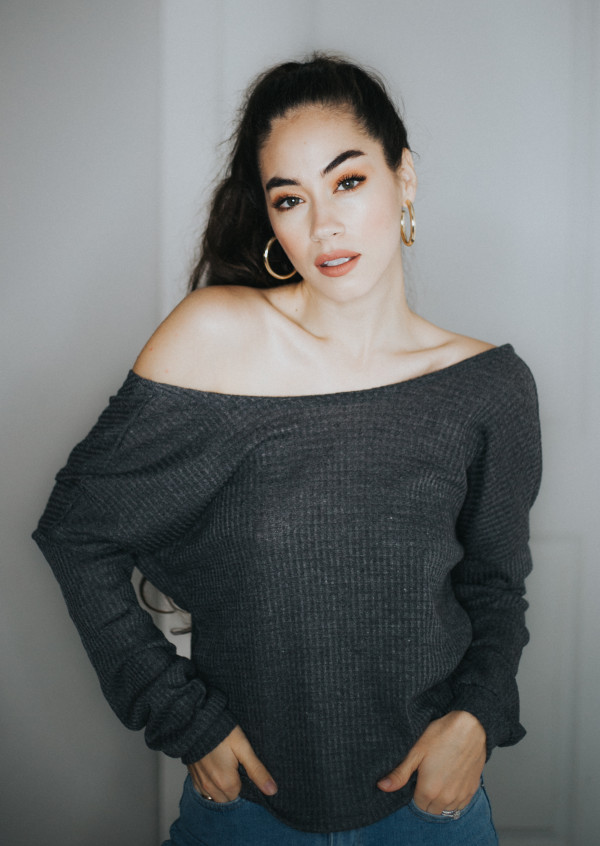 LIGHTWEIGHT THERMAL OPEN BACK TOP. THIS AMAZING STYLE OF THE SEASON COMES IN TWO COLORS, MUSTARD AND GREY! A TWIST, OPEN BACK AND A LITTLE SHORTER OF A WAIST MAKES FOR A CUTE STATEMENT PIECE.