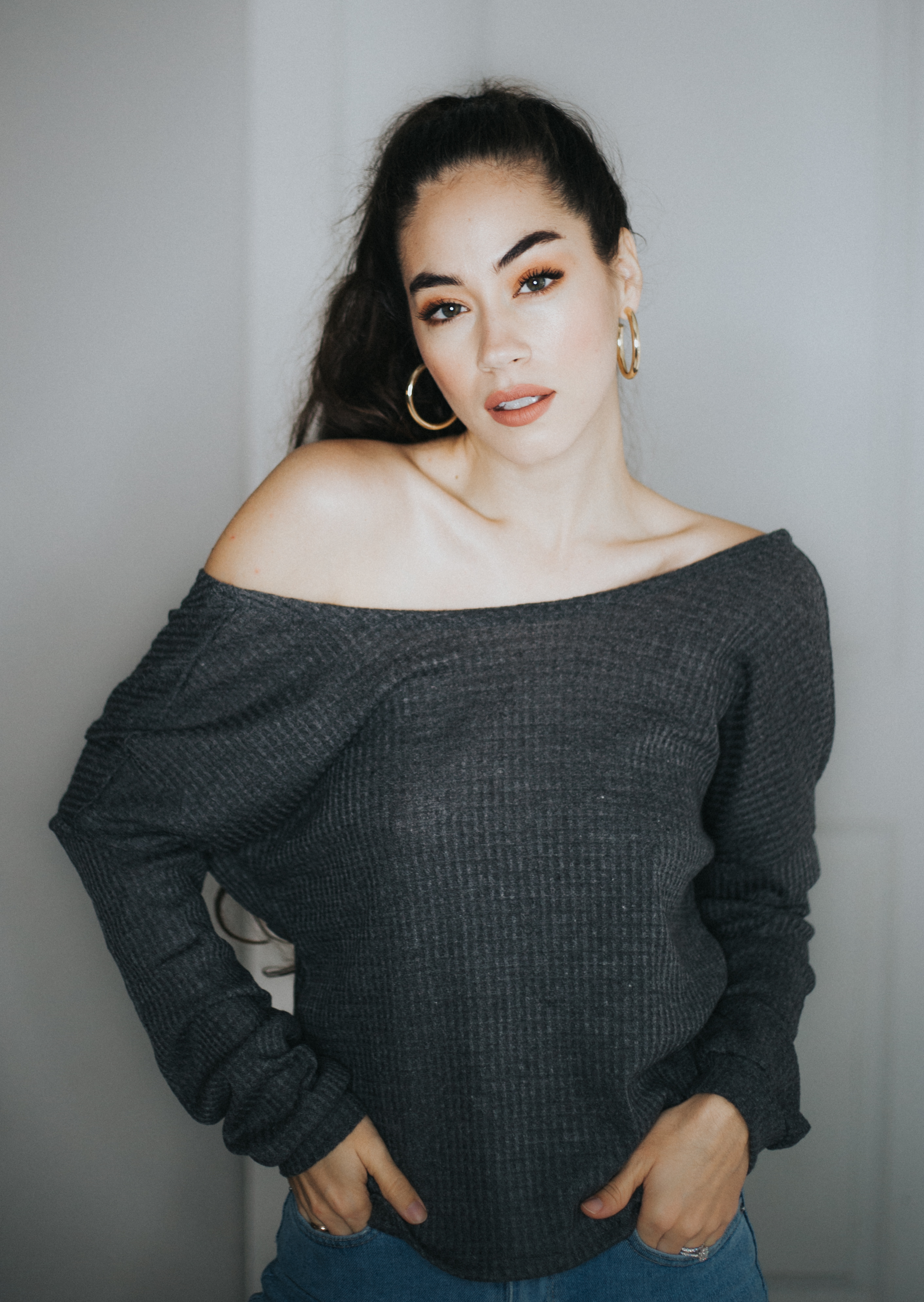 LIGHTWEIGHT THERMAL OPEN BACK TOP. THIS AMAZING STYLE OF THE SEASON COMES IN TWO COLORS, MUSTARD AND GREY! A TWIST, OPEN BACK AND A LITTLE SHORTER OF A WAIST MAKES FOR A CUTE STATEMENT PIECE.