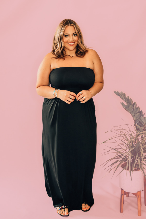 BLACK TUBE TOP MAXI DRESS WITH POCKETS. 94% RAYON MODAL, 6% SPANDEX. ALLIE IS A SIZE 4, WEARING A SMALL. NIKI IS A SIZE 14 WEARING A LARGE.
S 0-6
M 6-12
L 12-18