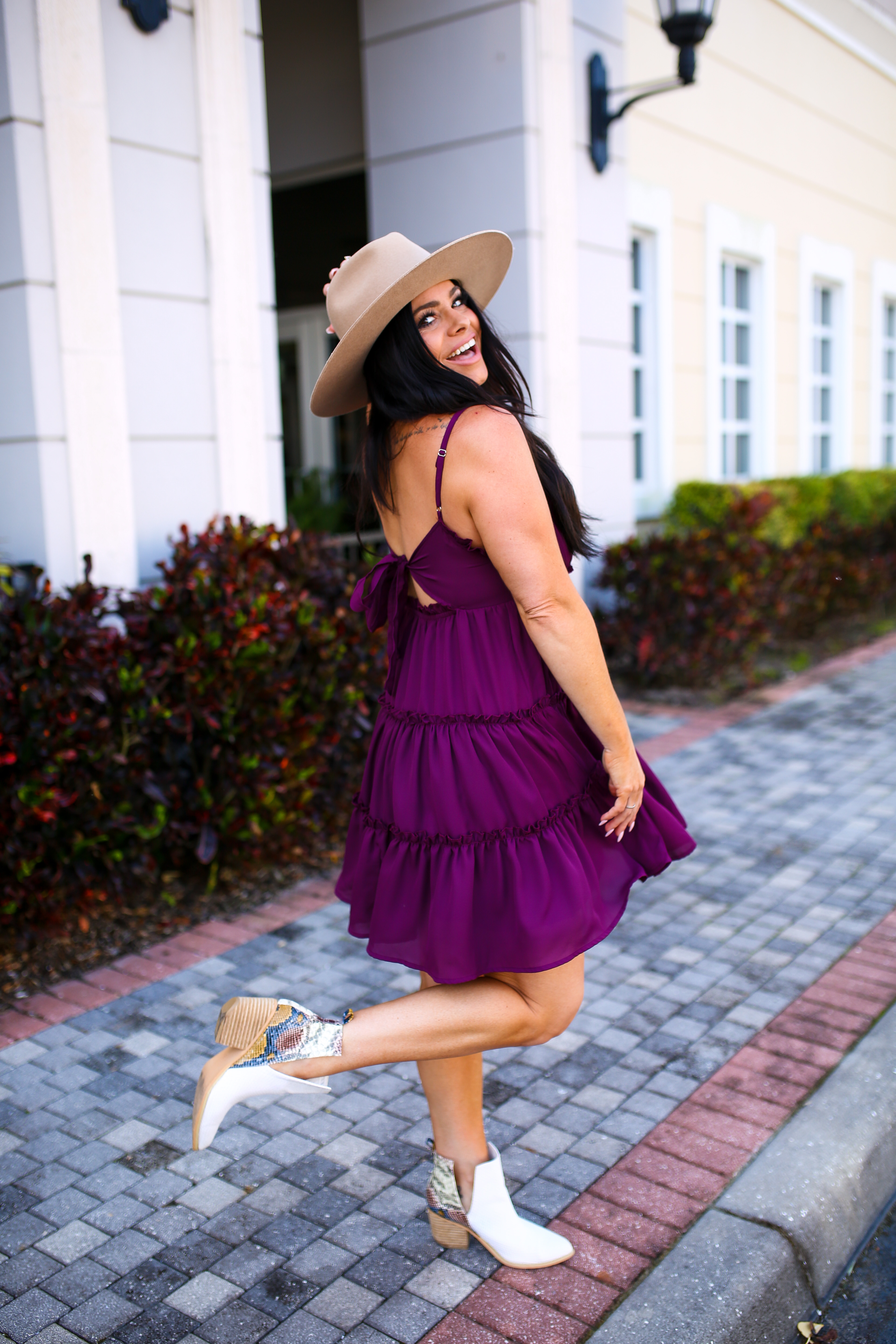 MAVERICK EXCLUSIVE! PLUM COLORED TIERED BABYDOLL STYLE DRESS. RUFFLE V-NECK, ADJUSTABLE STRAPS, SIDE POCKETS, TIE BACK. FULLY LINED. 100% POLYESTER. STEPHANIE IS 5’1” SIZE 4 WEARING SMALL. KEELY IS 5’6” SIZE 14 WEARING XLARGE.
S 0-4
M 4-8
L 8-12
XL 12-16