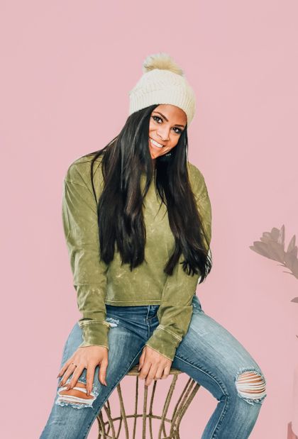 OLIVE ACID WASH, SLIGHTLY CROPPED, LOOSE FITTING LONG SLEEVES. 100% COTTON. STEPHANIE IS 5'1 SIZE 4, WEARING A SMALL.
S 0-6
M 6-12
L 12-14
