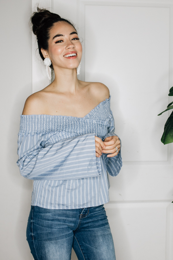 STRIPED, OFF THE SHOULDER TOP WITH SHORTER
WAIST AND ELASTIC AT SHOULDERS AND BUST.
100% POLYESTER.
X-SMALL 0-2
SMALL 4-6
MEDIUM 8-10
LARGE 12-14
X-LARGE 16-18