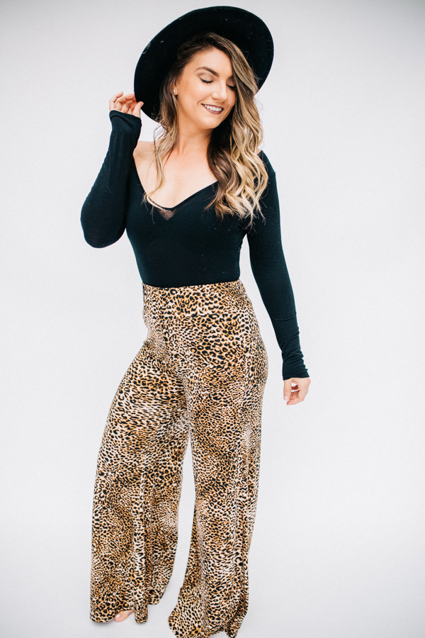 REVAMPED ORIGINAL RAEN PANT. WIDE LEG, ANIMAL PRINT WITH HIGH WAIST ELASTIC BAND. BLACK/BROWN COLOR COMBO. MODEL INFO: SISSY – SIZE 6, 5’6”, WEARING A SMALL.
95% RAYON 5% SPANDEX
X-SMALL 0-2
SMALL 4-6
MEDIUM 8-10
LARGE 12-14
X-LARGE 16-18