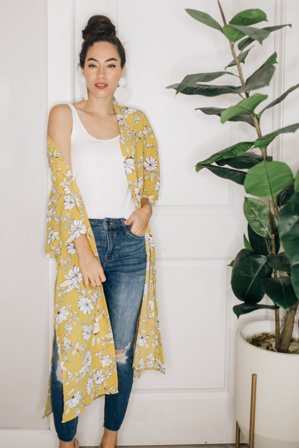 LONG, FLOWY, BOHO, BELL SLEEVE
KIMONO. RUNS LARGE.
100% POLYESTER.
X-SMALL 0-2
SMALL 4-6
MEDIUM 8-10
LARGE 12-14
X-LARGE 16-18