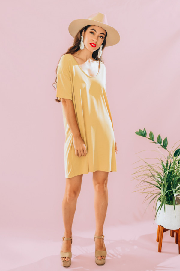 MANGO-COLORED, LOOSE FITTING SCOOP NECK DRESS. 63% MODAL, 37% POLYESTER. PIPER IS 5’4, SIZE 0 WEARING A SMALL. NIKI IS A SIZE 14, WEARING A SIZE SMALL AS A TOP, LARGE WAS TOO SHORT FOR A DRESS.
S 0-6
M 6-12
L 12-18