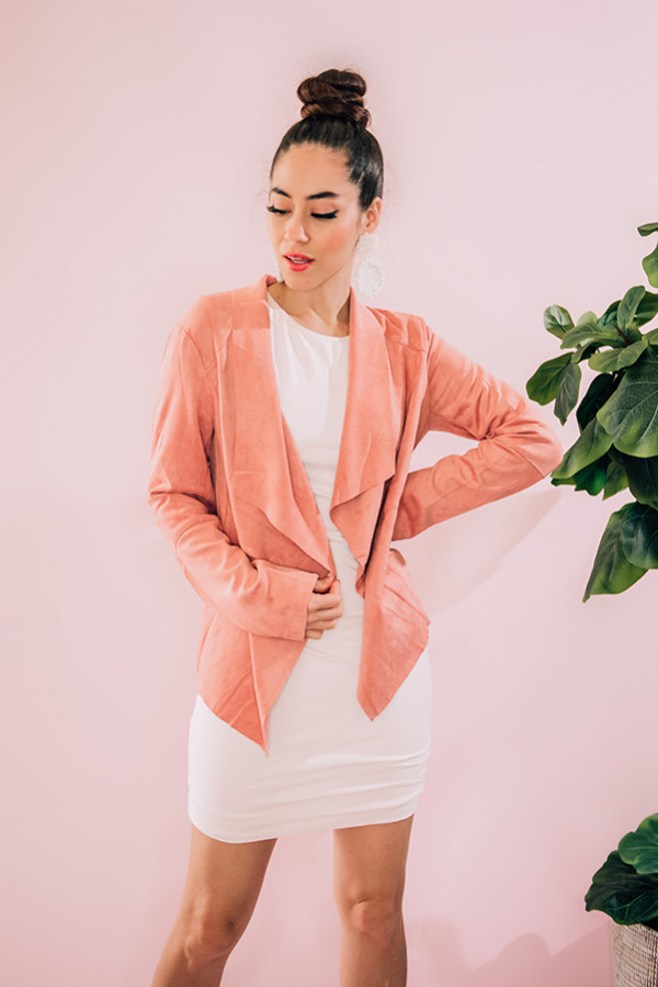 BLUSH COLOR BLAZER. MODEL INFO: PIPER – SIZE 0, 5’5” WEARING A SMALL. NIKI – SIZE 14, 5’4”, WEARING A LARGE.
92% POLYESTER, 8% SPANDEX
SMALL 0- 4
MEDIUM 6-10
LARGE 12-14
