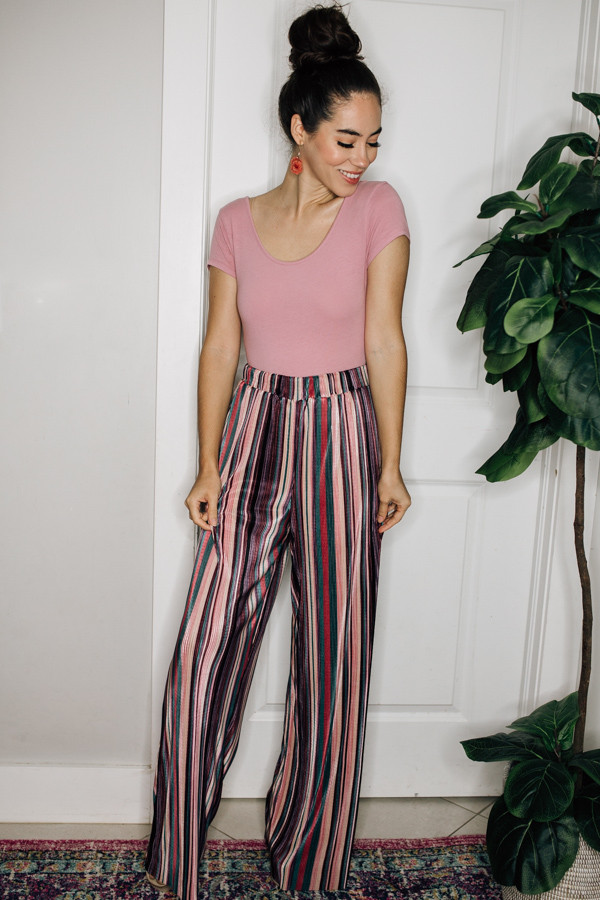 COLORFUL, STRIPED, WIDE LEG PANTS
WITH ELASTIC WAIST. RUNS BIG.
100% POLYESTER.
SMALL 2-6
MEDIUM 8-12
LARGE 14-16