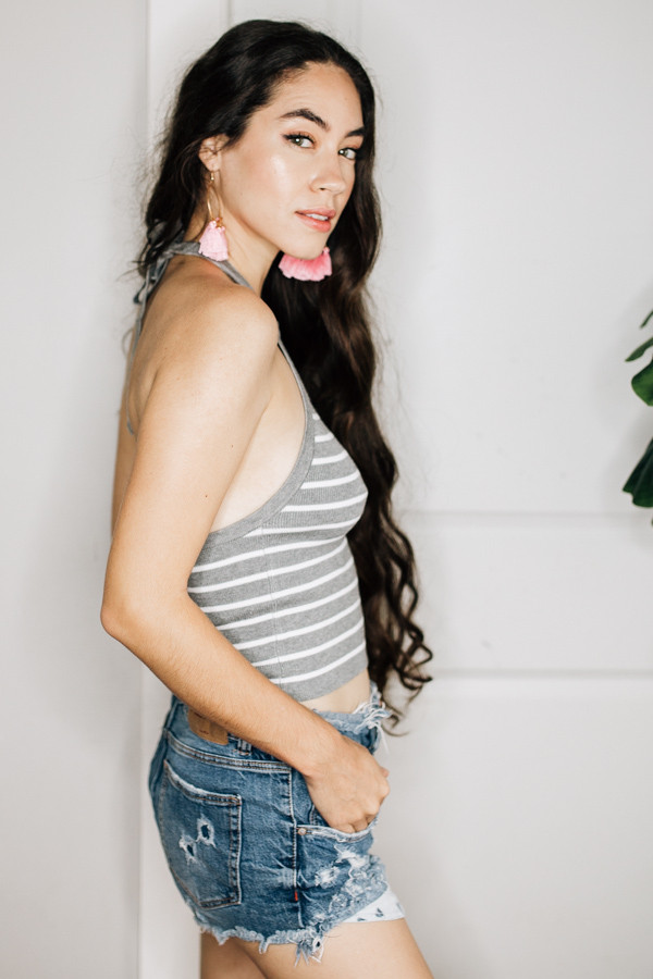 STRIPED, HALTER SWEATER TOP.
COMES IN GRAY AND CARAMEL.
78% RAYON, 22% POLYESTER.
SMALL 0-4
MEDIUM 6-10
LARGE 12-14