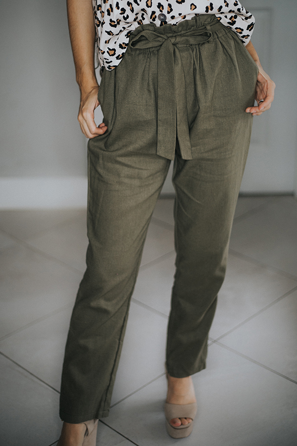 PAPERBAG WITH BOW TIE LONG LINEN PANTS.
COMES IN BLACK AND PINK ALSO.
41% LINEN 30% RAYON 23% POLYESTER 6% COTTON
SMALL 4-6 MEDIUM 8-10 LARGE 12-14