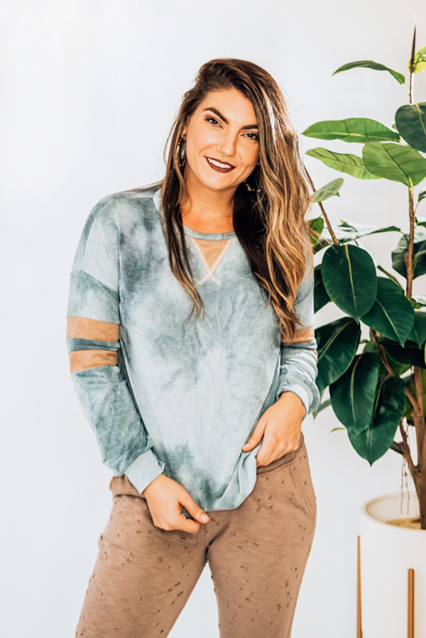 BLUE TIE DYE, LONG SLEEVE KNIT TOP. ROUND NECK WITH STRIPED DETAIL ON SLEEVES. SISSY IS A SIZE 6 AND WEARING A SMALL. NIKI IS A SIZE 14 AND WEARING AN X-LARGE.
87% POLYESTER 9% RAYON 4% SPANDEX
SMALL 4-6
MEDIUM 6-8
LARGE 8-10
X-LARGE 10-14